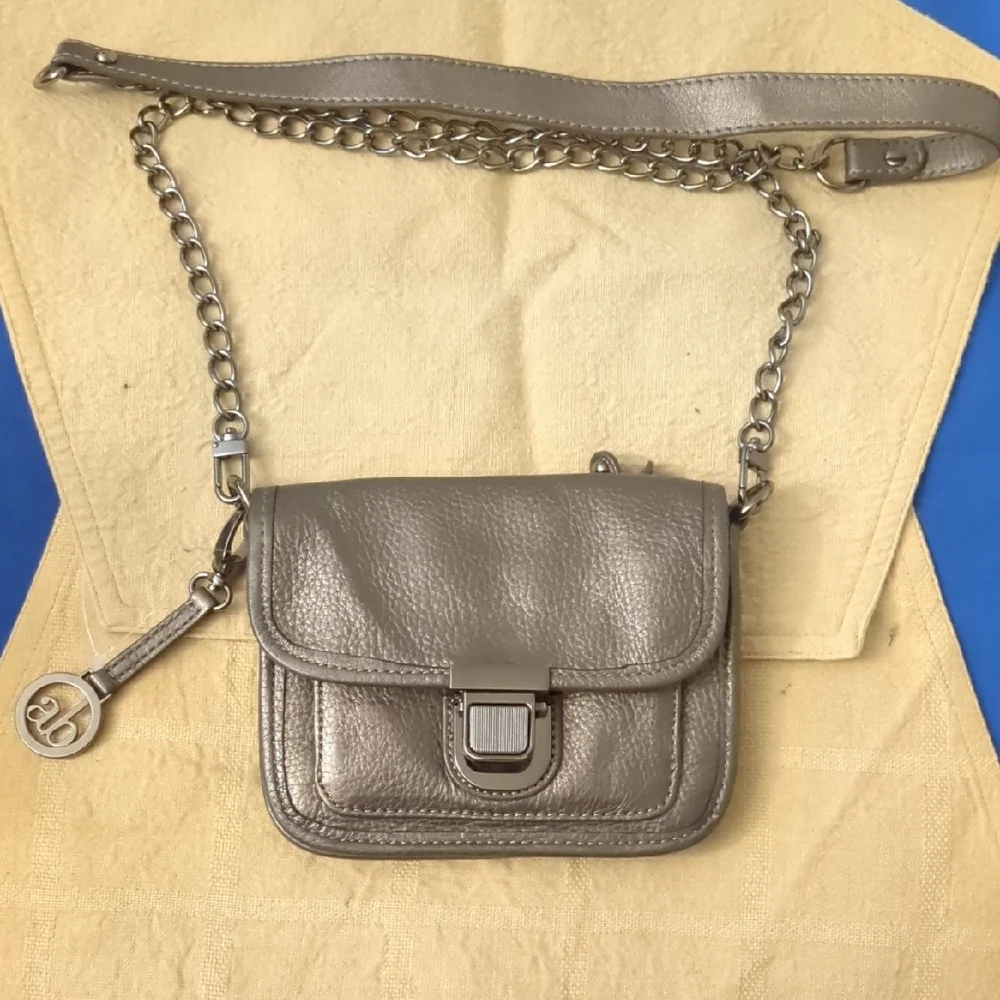Audrey Brooke Metallic Leather Crossbody Bag NOW ONLY $25 - Picture 2 of 7